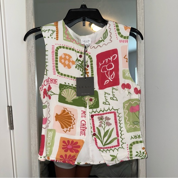 Le Lis Tops - Button Up Graphic Vest